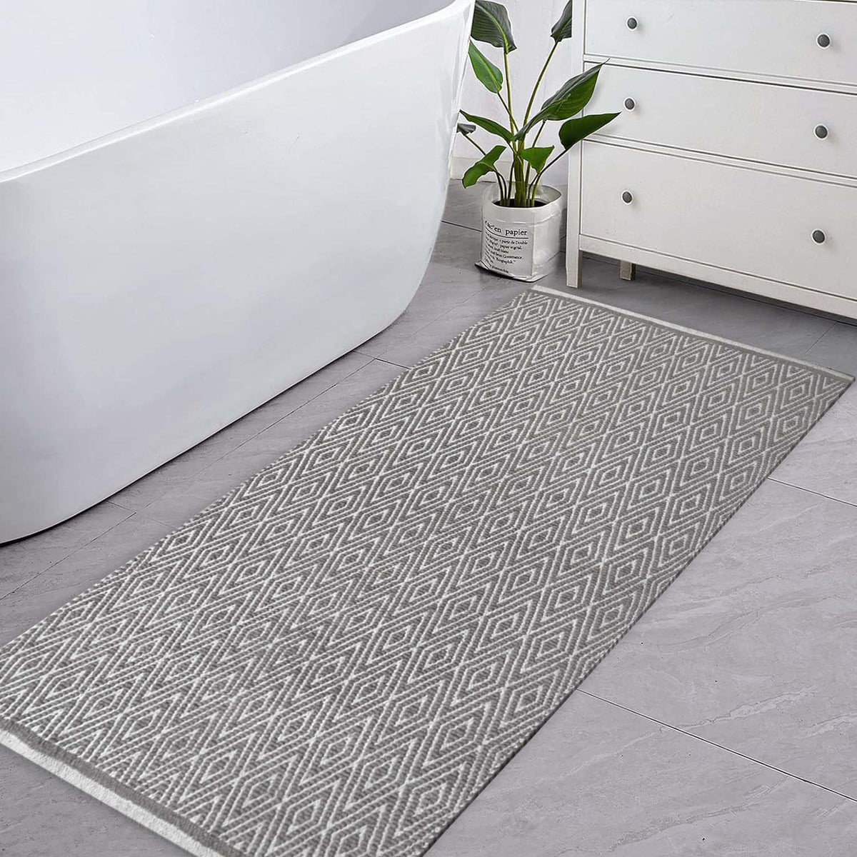 Diamond Runner - Gray/White, 2'x5'
