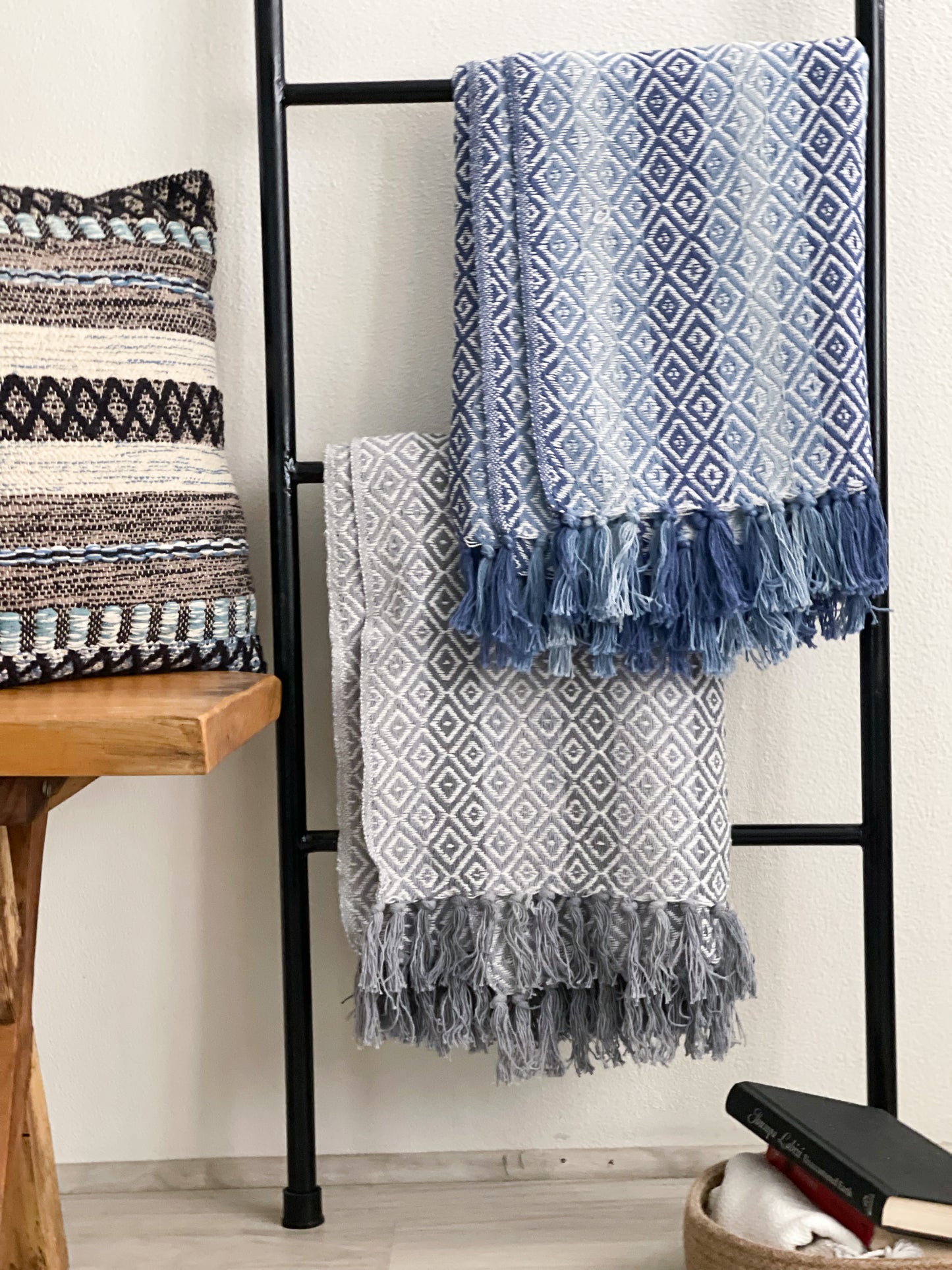 OMBRE DIAMOND THROW, BLUE-WHITE, 50''x60''