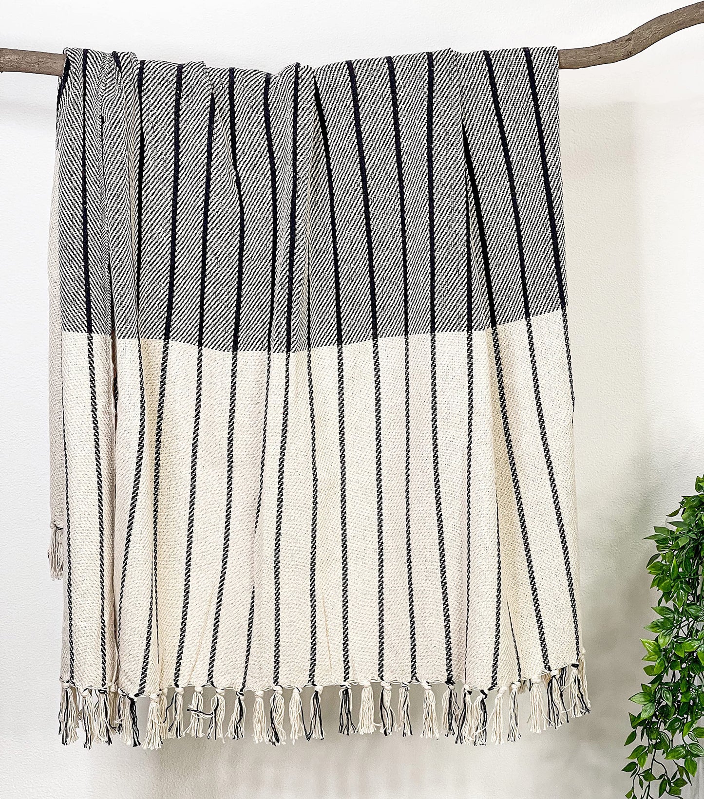 OSLO THROW, IVORY-BLACK, 50''x60''
