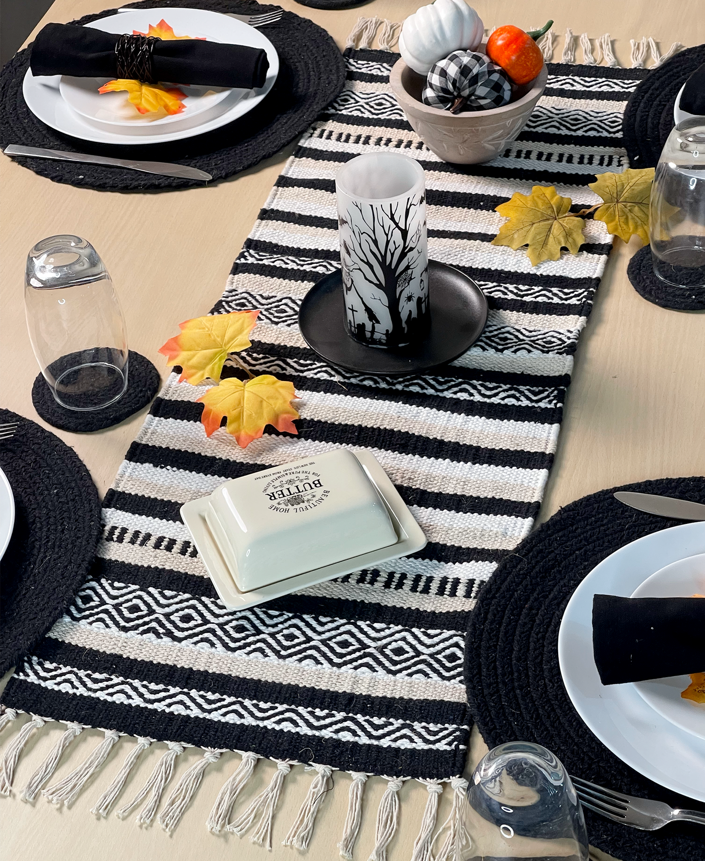 Laguna Table Runner - Black/Ivory, 13''x36''