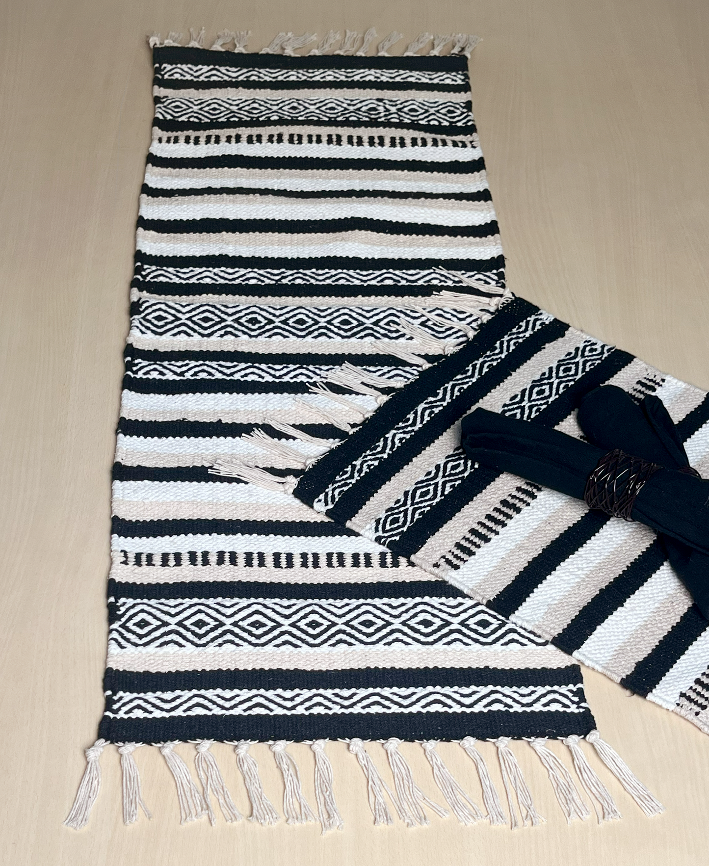 Laguna Table Runner - Black/Ivory, 13''x36''