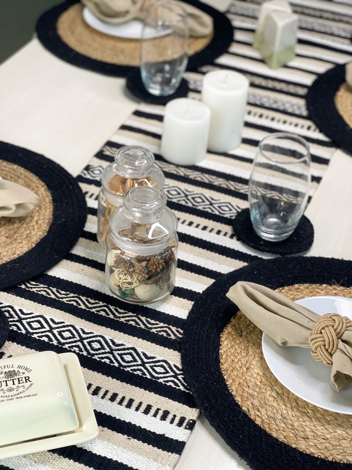 Laguna Table Runner - Black/Ivory, 13''x90''