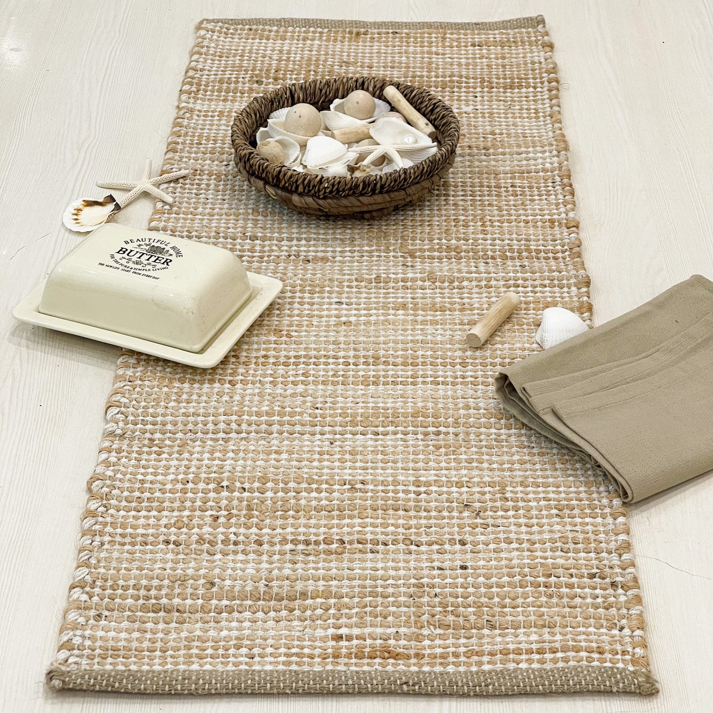 OMBRE TABLE RUNNER, NATURAL-IVORY, 13''x36''.
