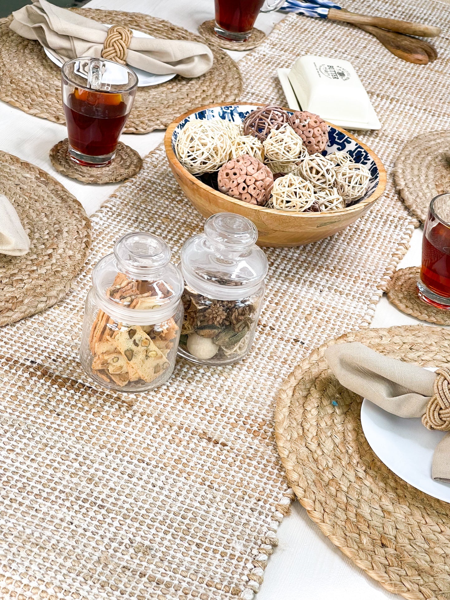 OMBRE TABLE RUNNER, NATURAL-IVORY, 13''x90''.