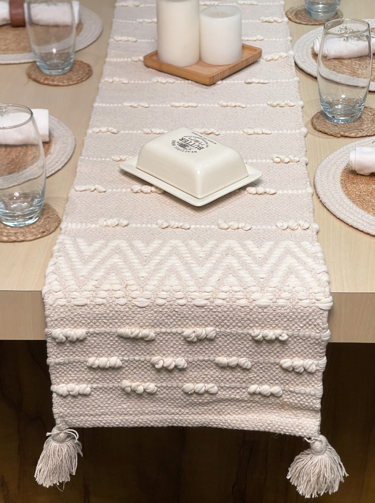 SEVILLE TABLE RUNNER TABLE RUNNER - Ivory, 13''x72''