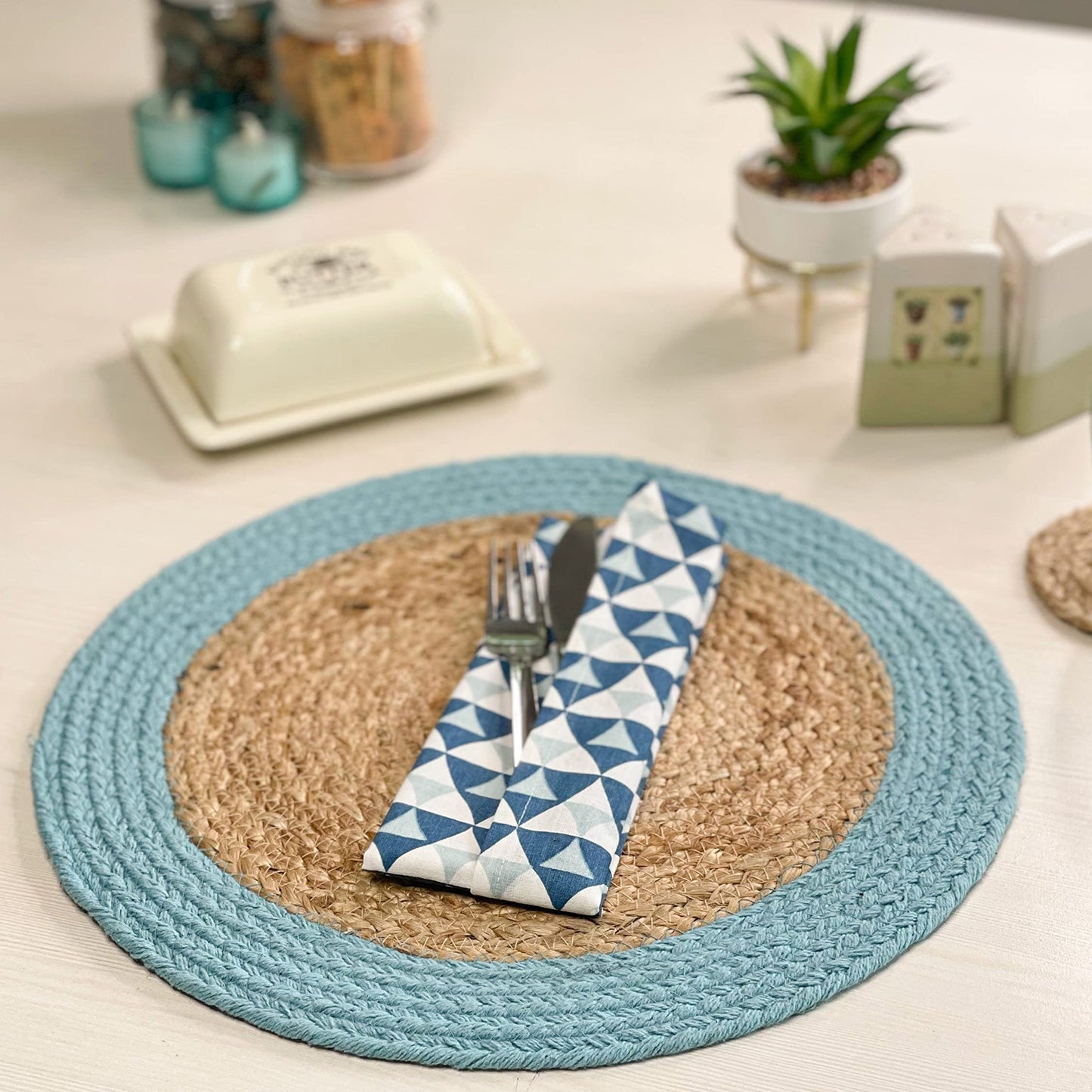 Verona Round Border Placemats Set Of 4 - Natural/Aqua Blue, 15" Rnd.