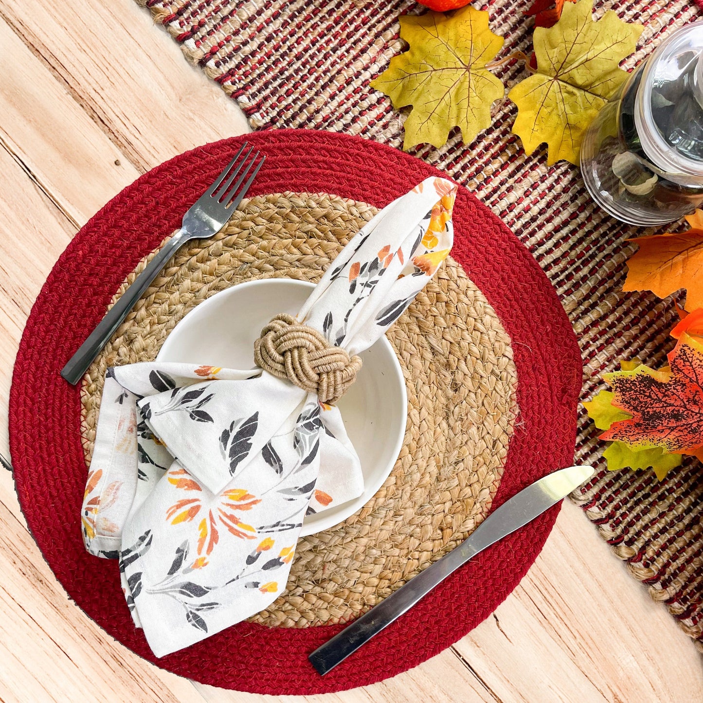 VERONA ROUND BORDER PLACEMATS SET OF 4, NAT-RED, 15''x15''.
