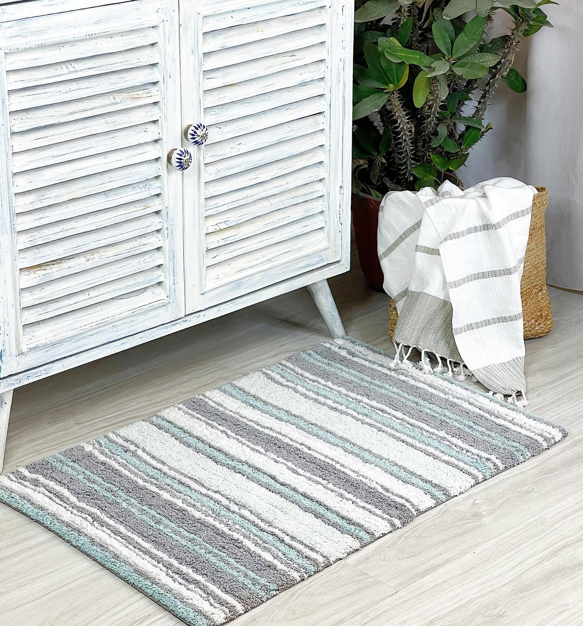 Maui Bath Mat - Grey-Green, 21"x34"