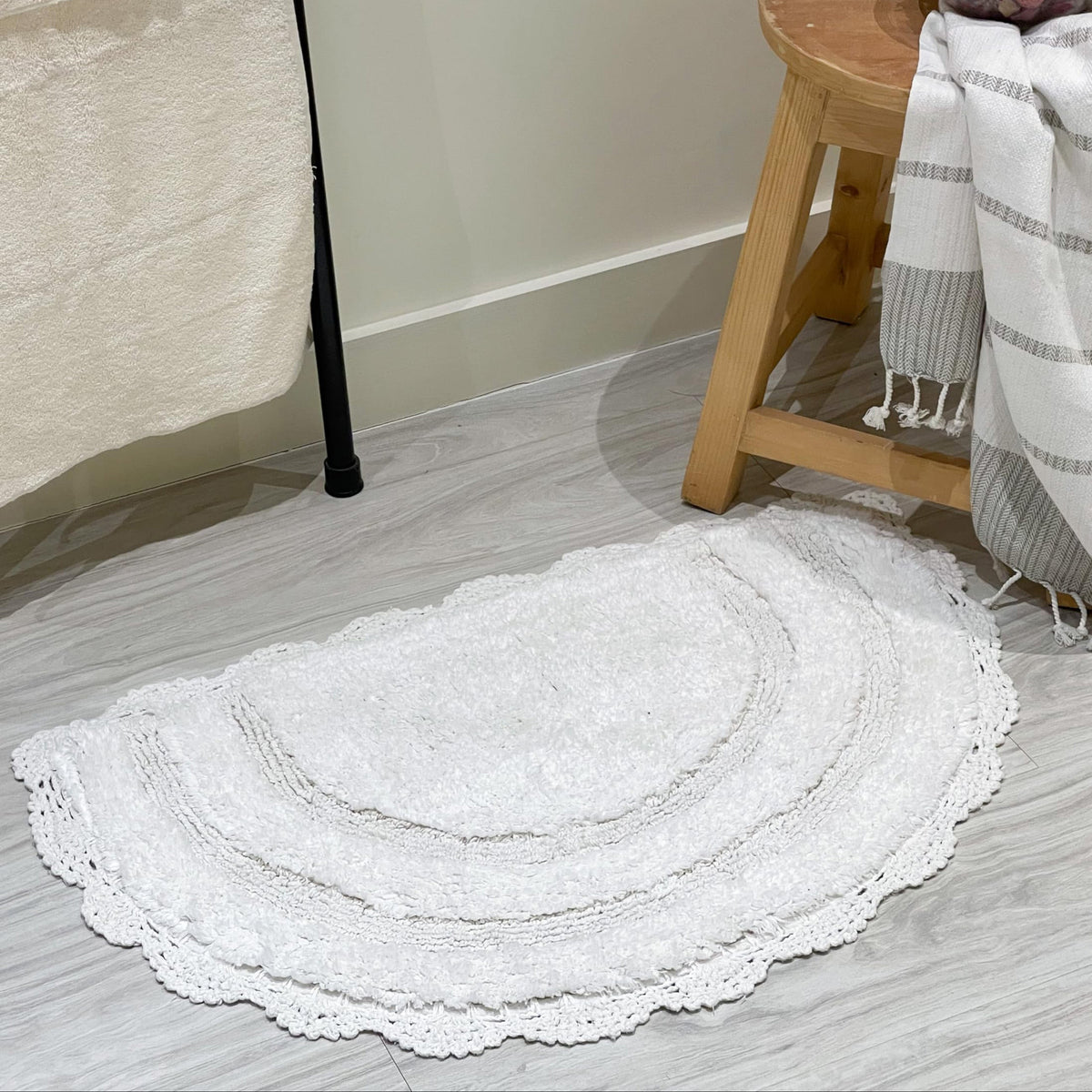 CROCHET SEMI CIRCLE BATH MAT, WHITE, 20''x32'' 100% COTTON
