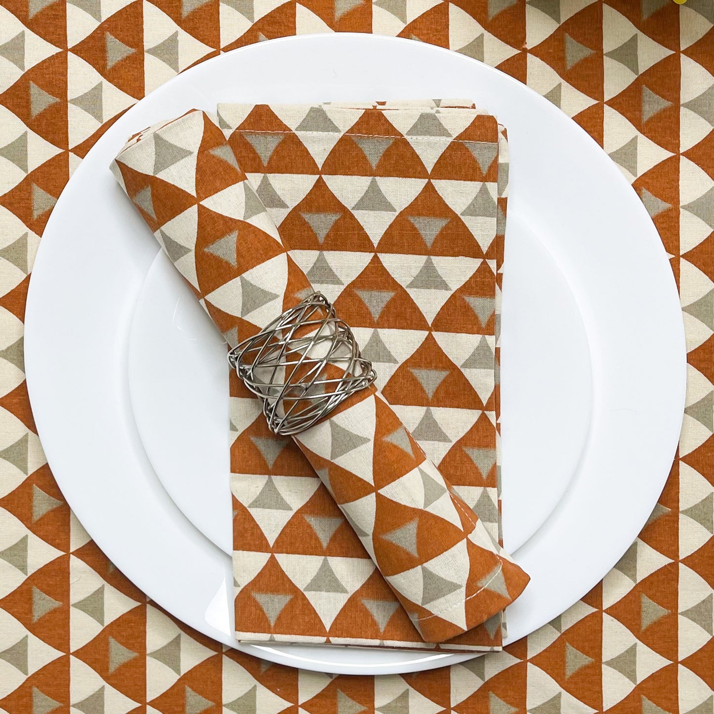 TRIANGLE NAPKIN SET OF 6, ORANGE-IVORY-BEIGE, 18''x18''