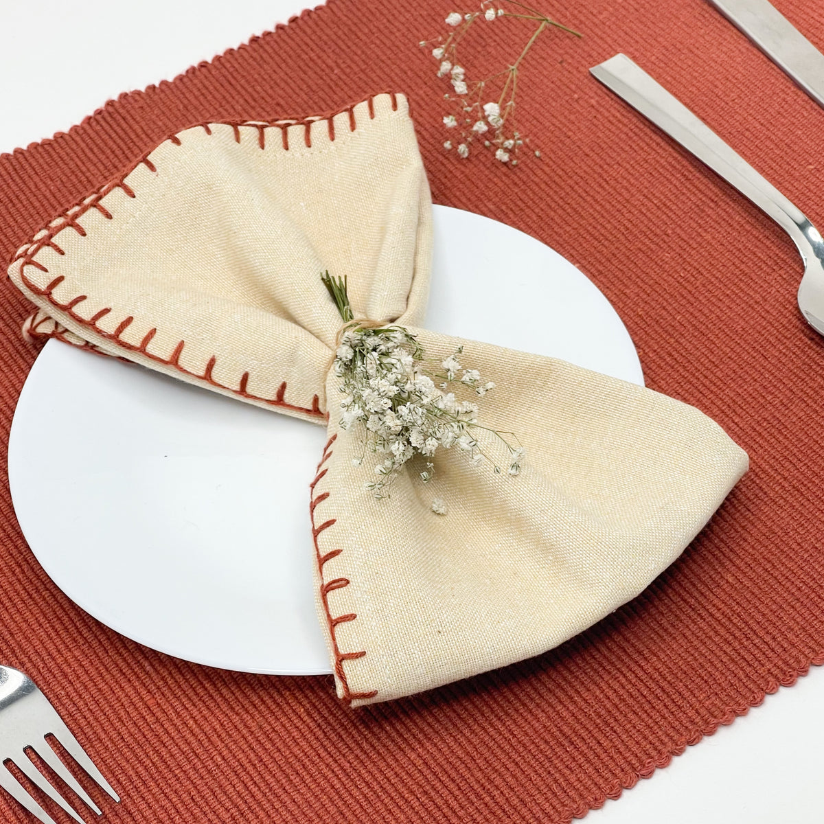 BLANKET STITCH  NAPKINS SET OF 6, Linen-Rust, 18''x18''.