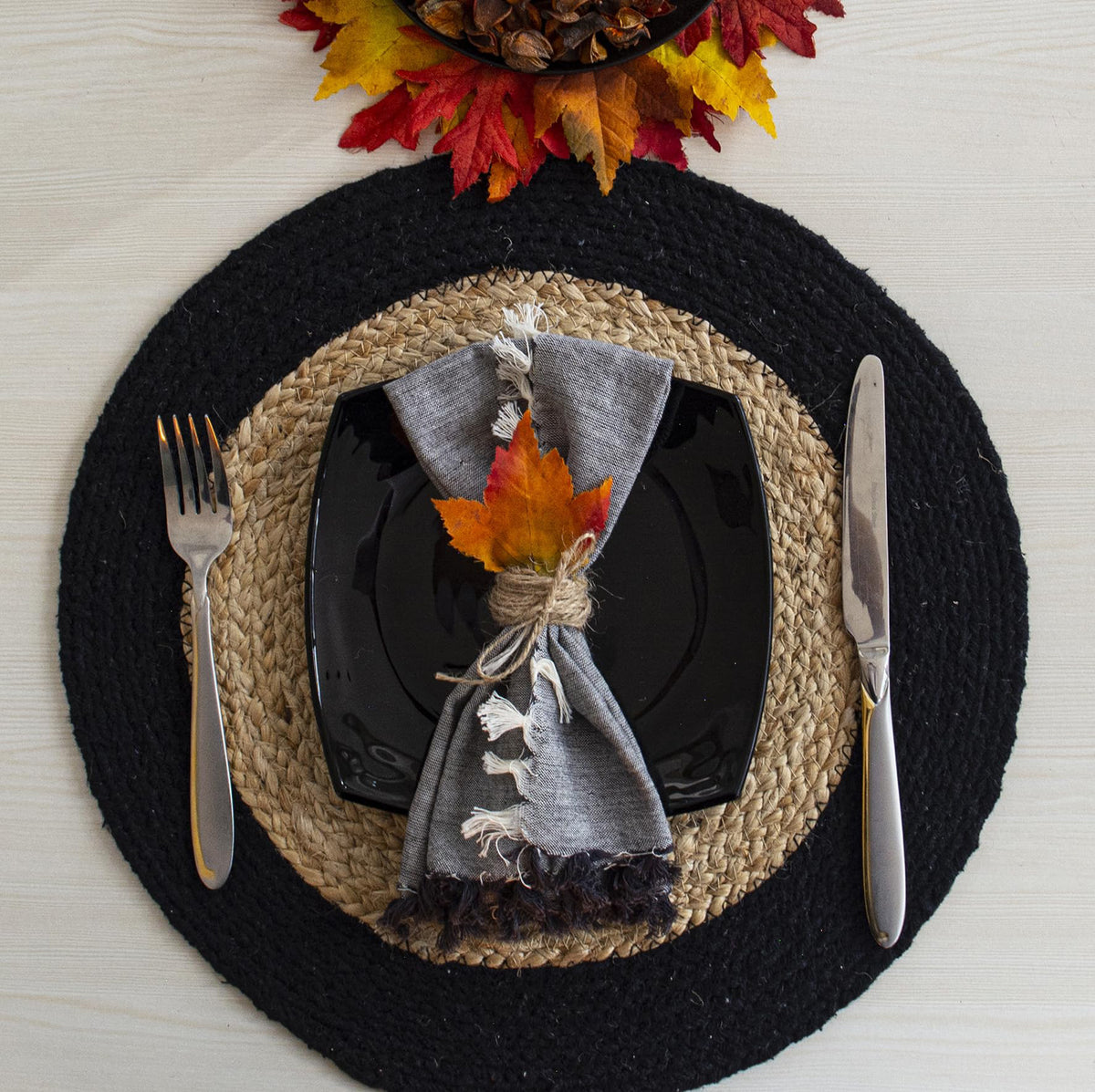 Verona Round Border Placemats Set Of 4 - Natural/Black, 15" Rnd.