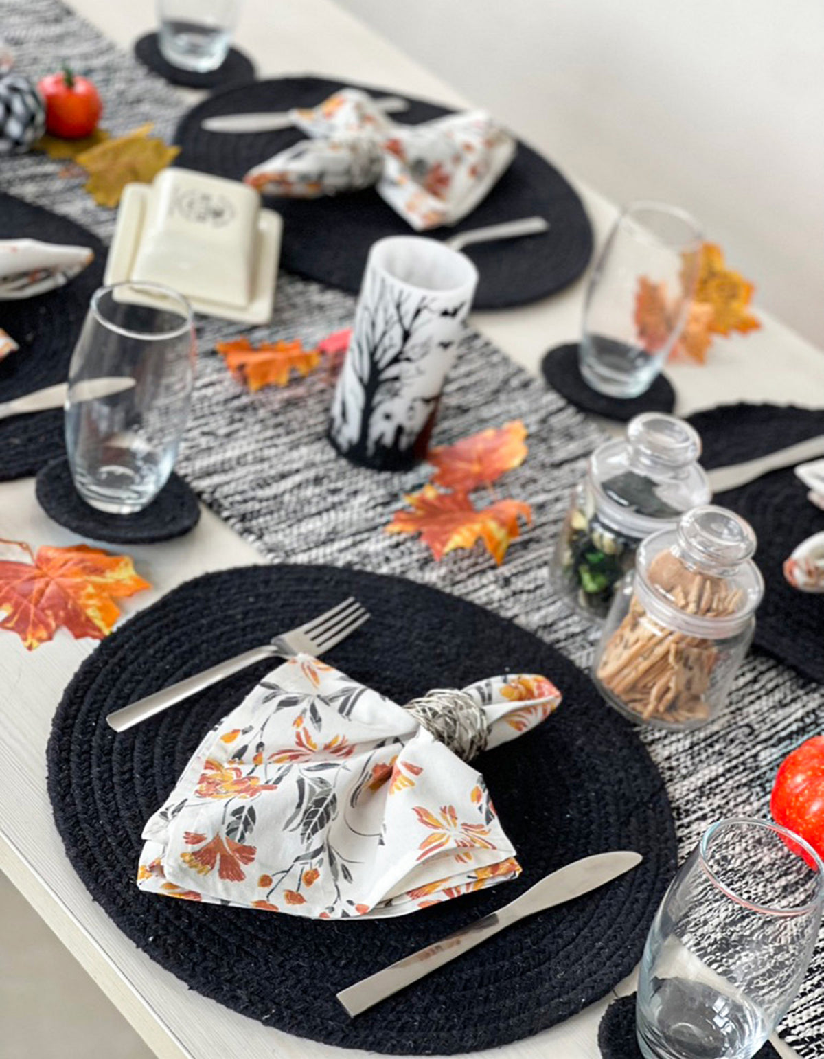 COTTON BRAIDED ROUND PLACEMATS SET OF 4, BLACK, 15''x15''