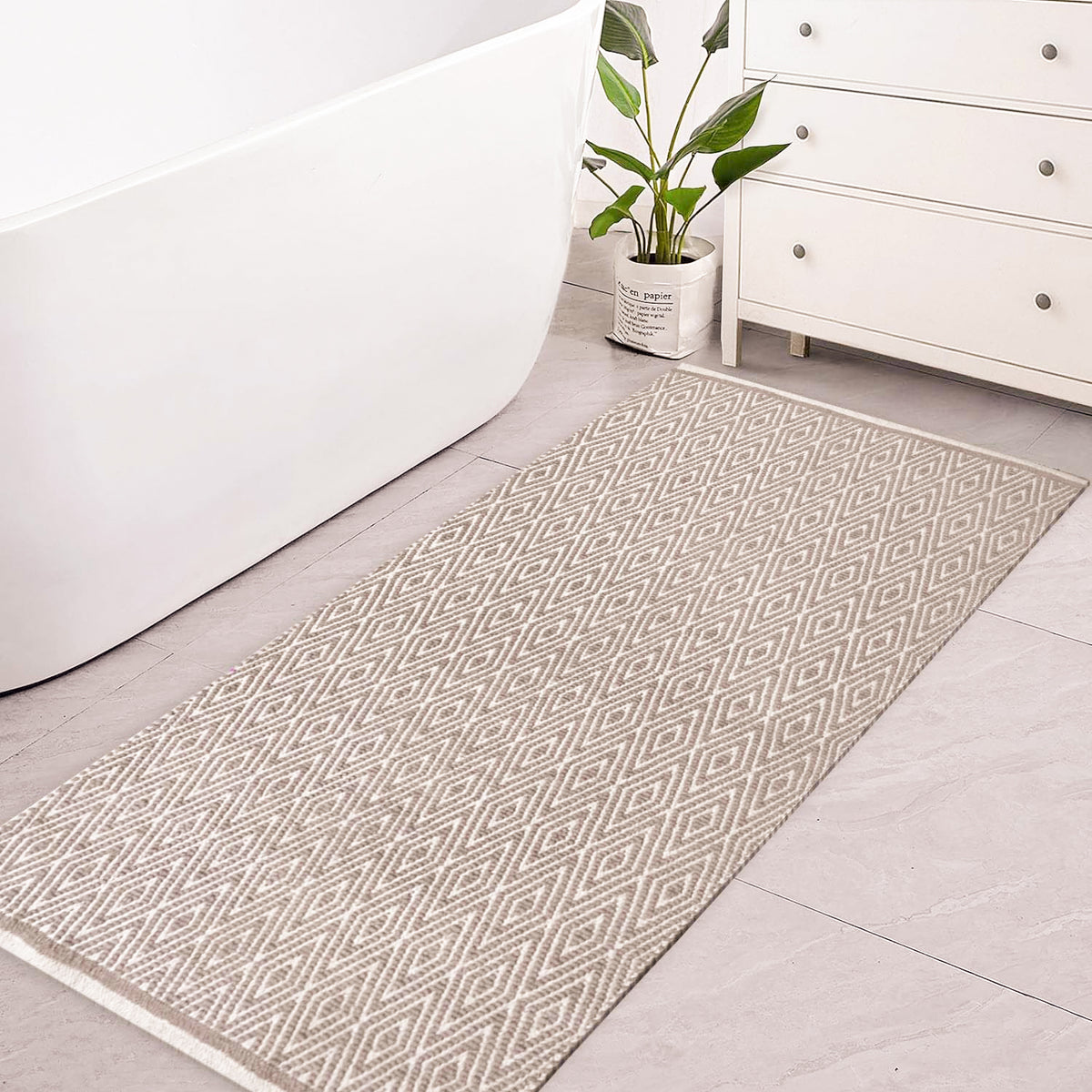 Diamond Runner - Taupe/White, 2'x5'