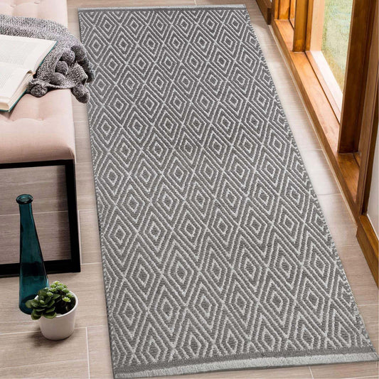 Diamond Runner - Gray/White, 2'x5'