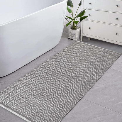 Diamond Runner - Gray/White, 2'x5'