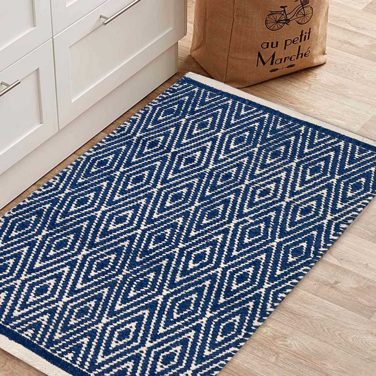 Diamond Rug - Navy/ Ivory, 21''x34''