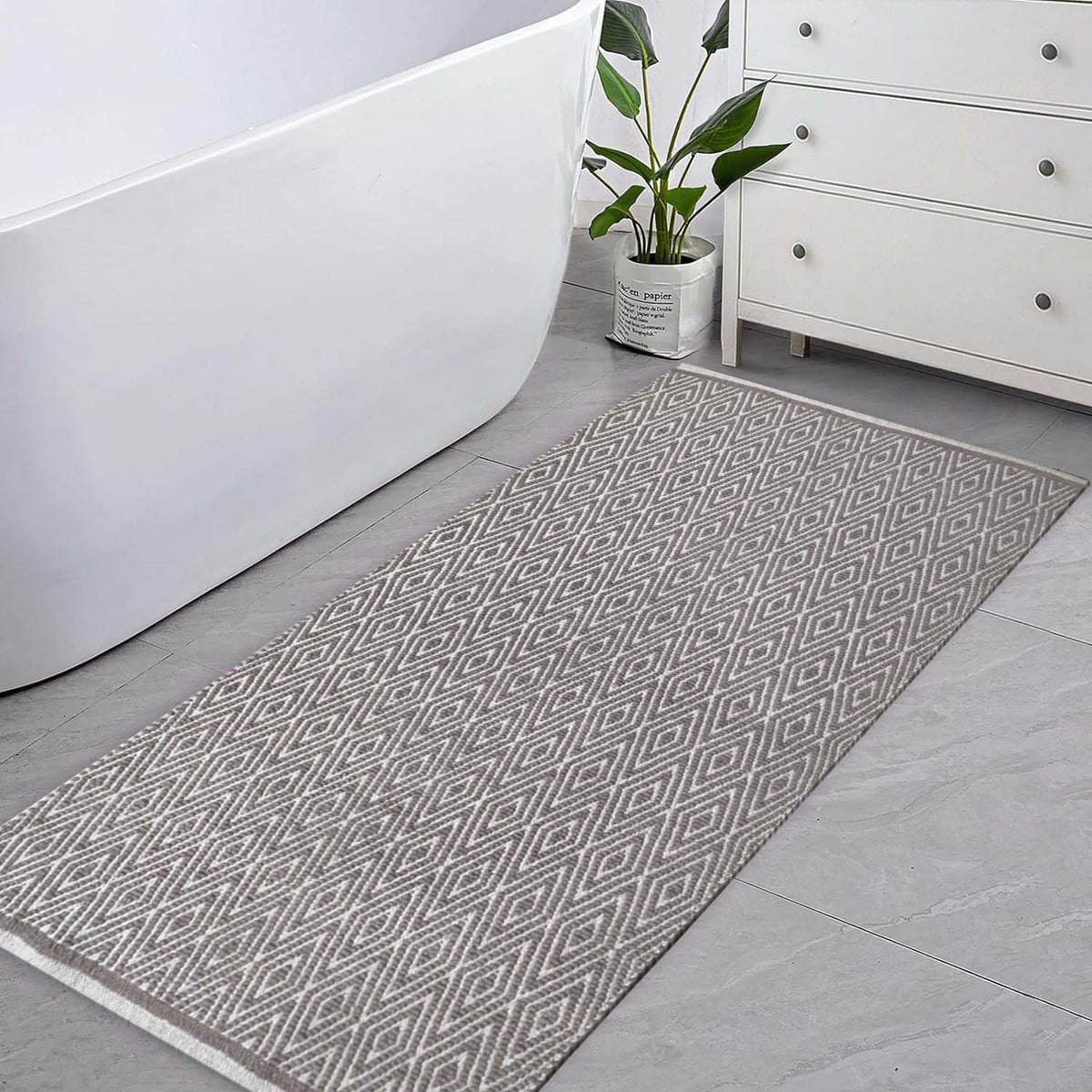 Diamond Runner - Greish Beige/White, 2'x5'