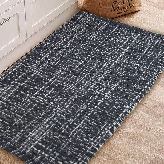 WAFFLE RUG, CHARCOAL-WHITE, 21''x34''.