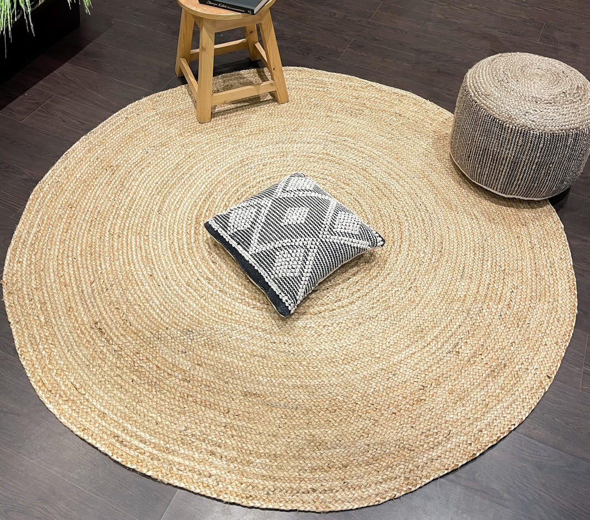BRAIDED JUTE ROUND RUG, NATURAL JUTE, 8' ROUND.