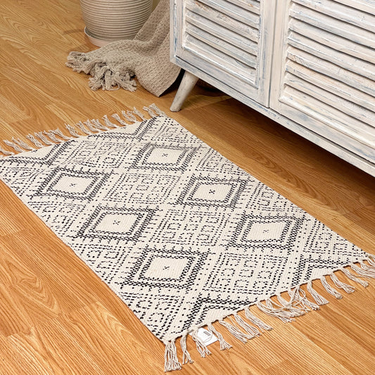 BOHO DIMAOND RUG-IVORY-BLACK-20''x32''.
