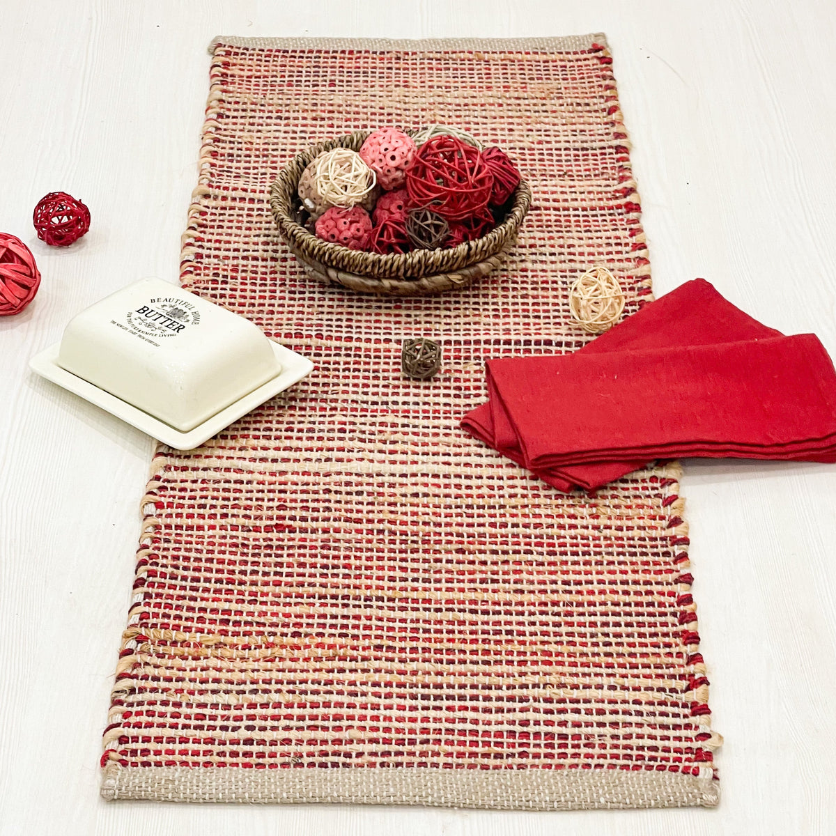 OMBRE TABLE RUNNER, NATURAL-RED, 13''x48''.
