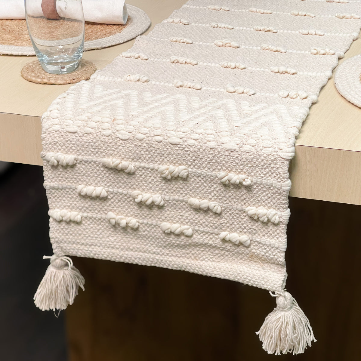 SEVILLE TABLE RUNNER TABLE RUNNER - Ivory, 13''x72''