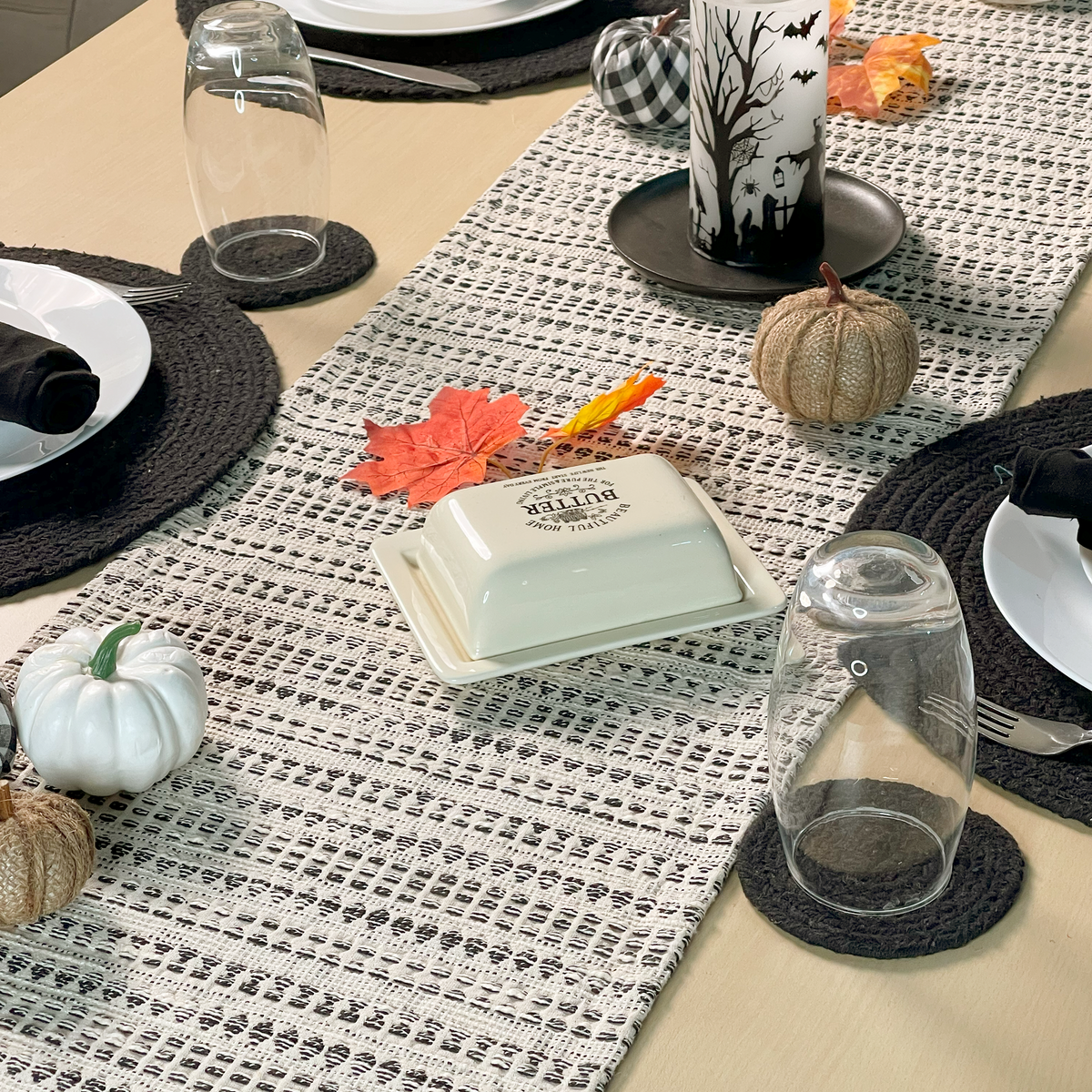 LANA TABLE RUNNER - IVORY-BLACK, 14''x72''