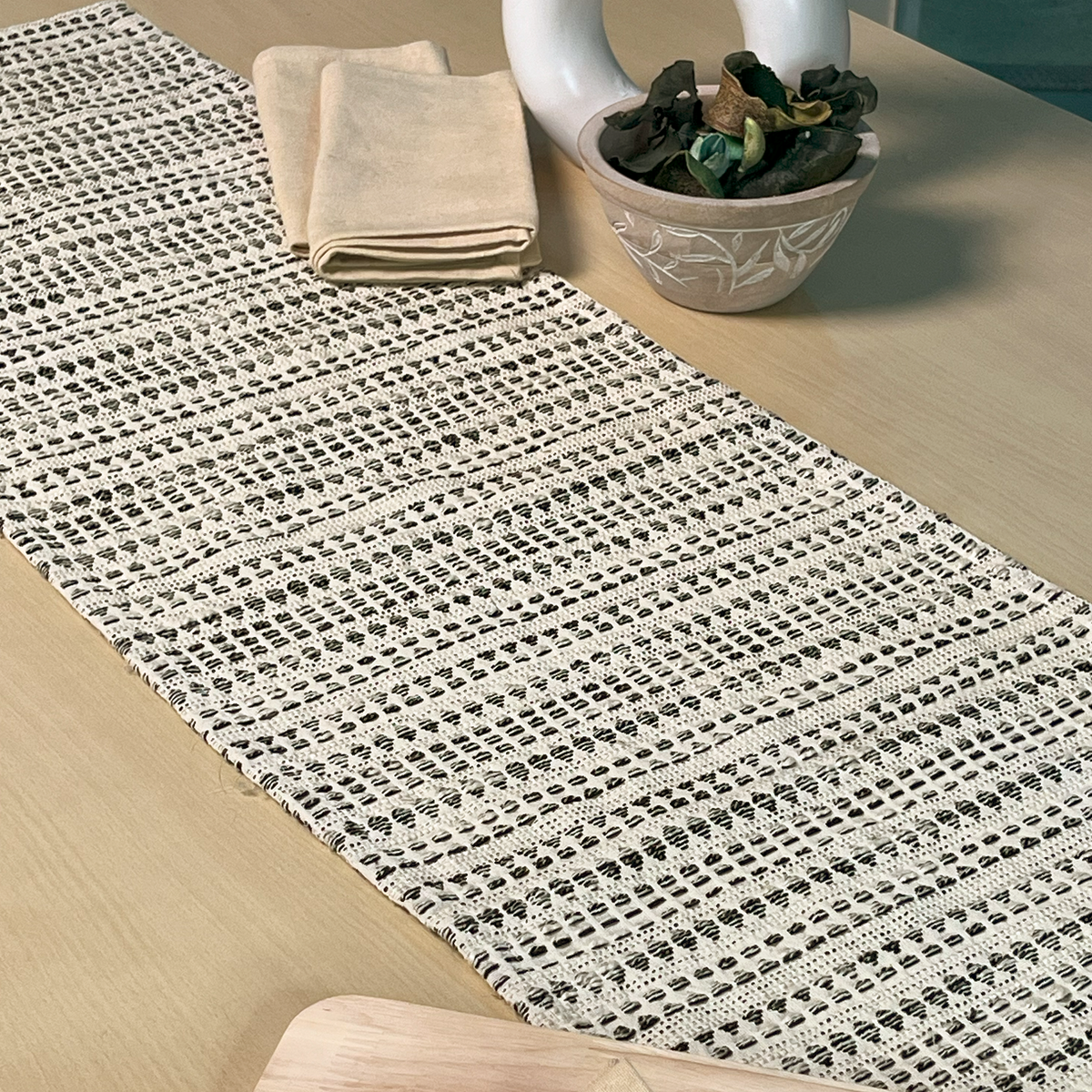 LANA TABLE RUNNER - IVORY-BLACK, 14''x72''