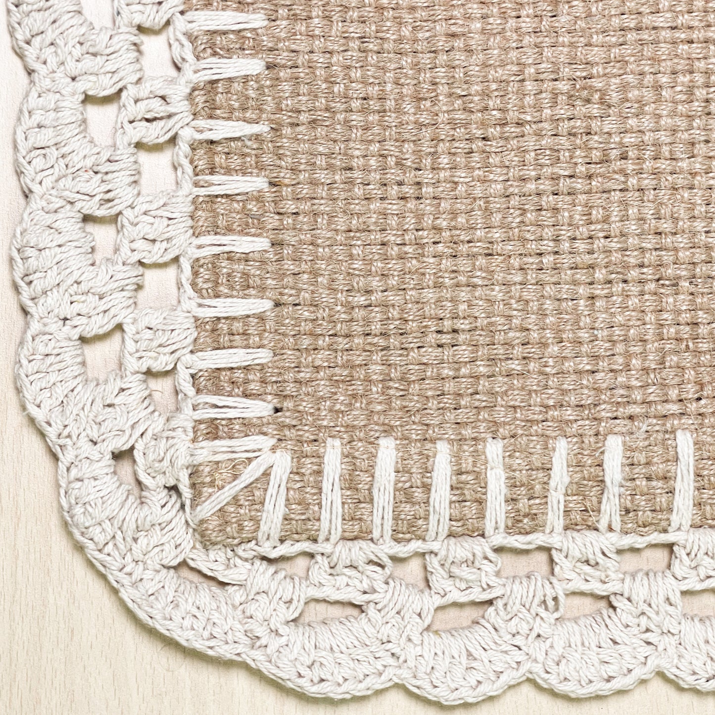 JUTE CROCHET TABLE RUNNER, NATURAL JUTE-IVORY, 13''x36''.