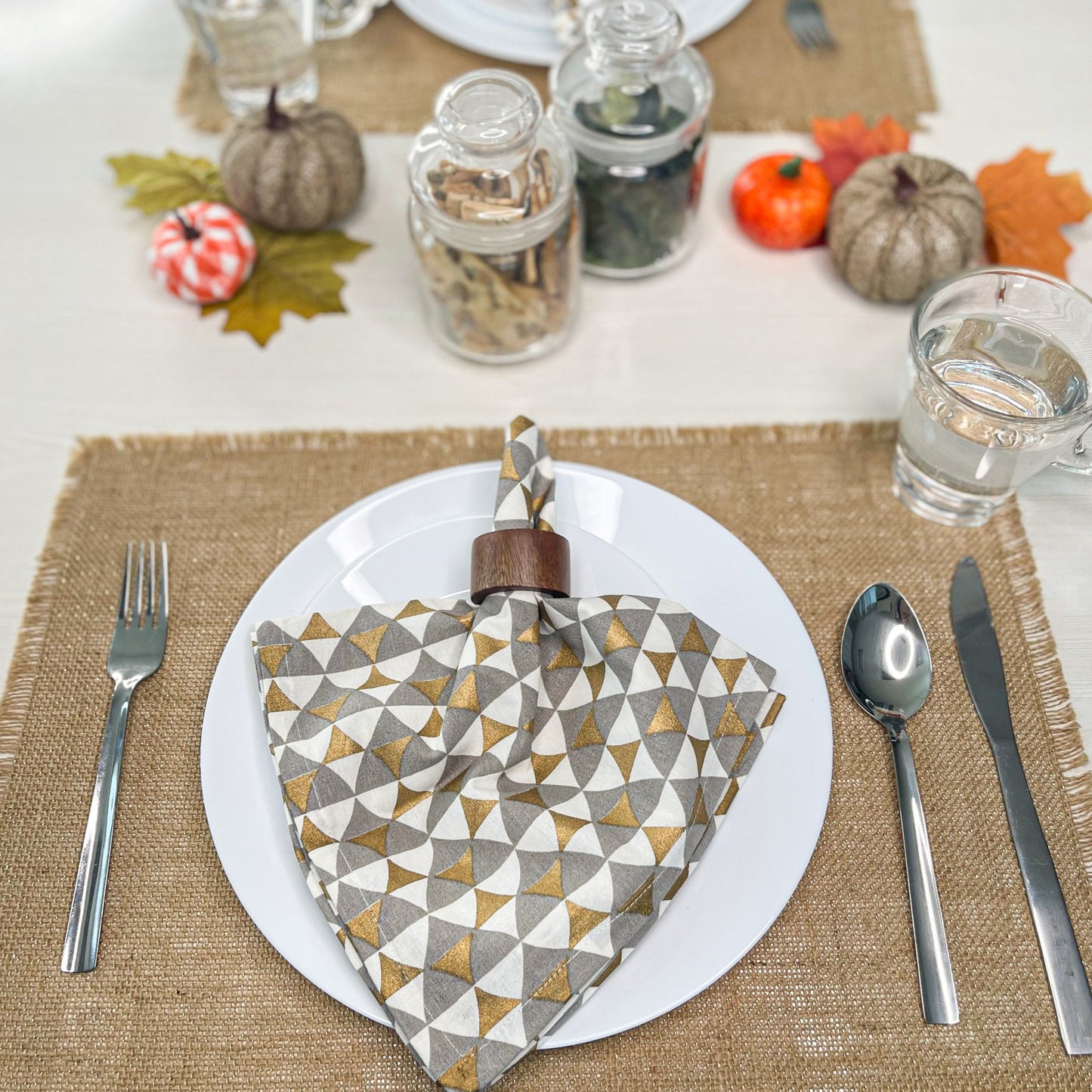 TRIANGLE NAPKIN SET OF 6, GREY-GOLD-WHITE, 18''x18''